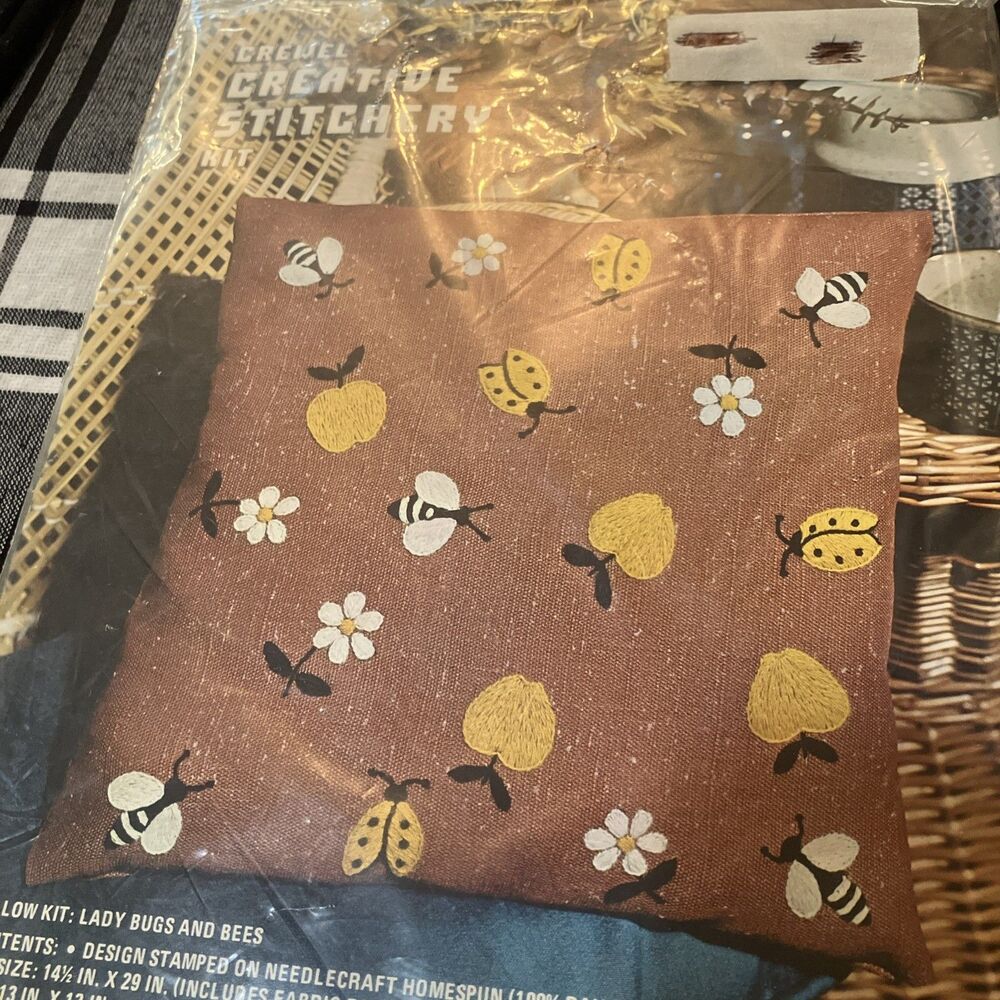 VINTAGE Vogart LADY BUGS & BEES Pillow KIT Crewel STITCHERY Embroidery 2144 NOS